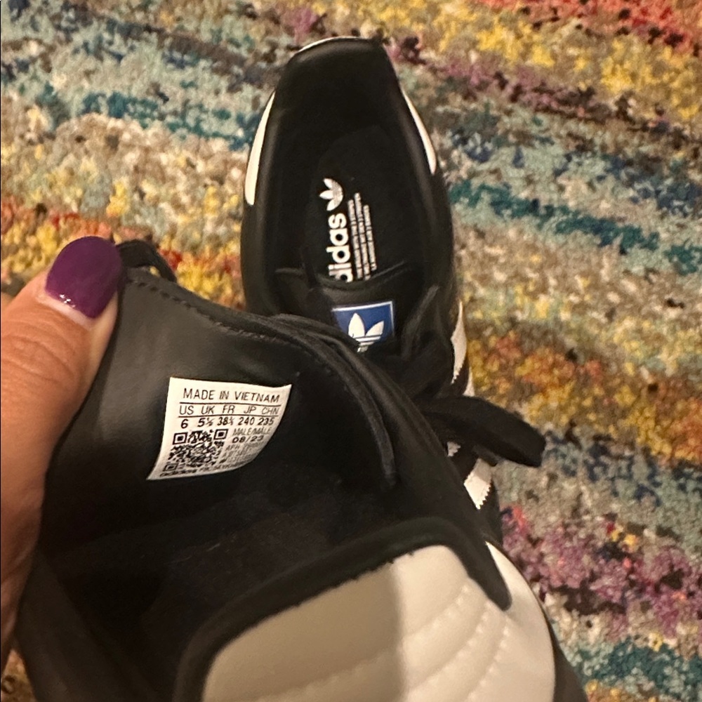 Adidas Unisex/Women’s Sambas Black and White Sneakers - Picture 4 of 4